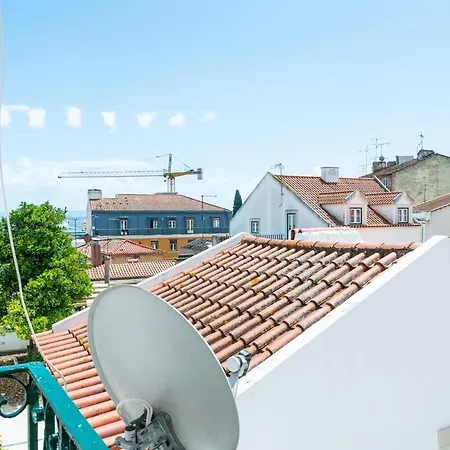 Next To Sao Jorge Castle 리스본