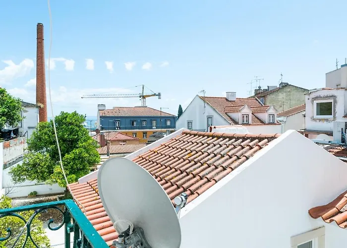 Next To Sao Jorge Castle Lissabon